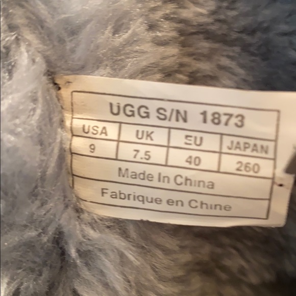 UGG Bailey Button Boot - Picture 6 of 8